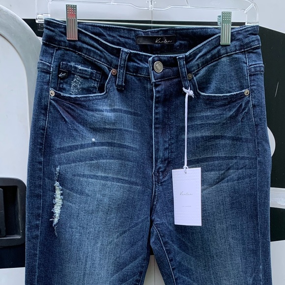 KanCan Distressed Cuffed Capri - Picture 1 of 2